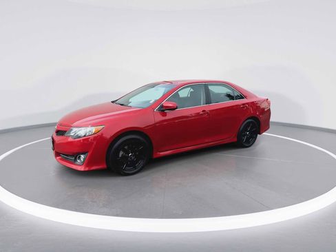 Used 2014 Toyota Camry SE image 4