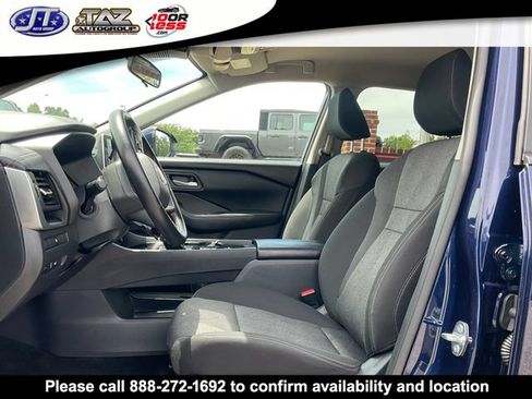 Used 2025 Nissan Rogue SV FWD image 9