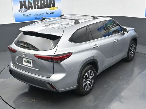 Used 2021 Toyota Highlander XLE FWD image 28