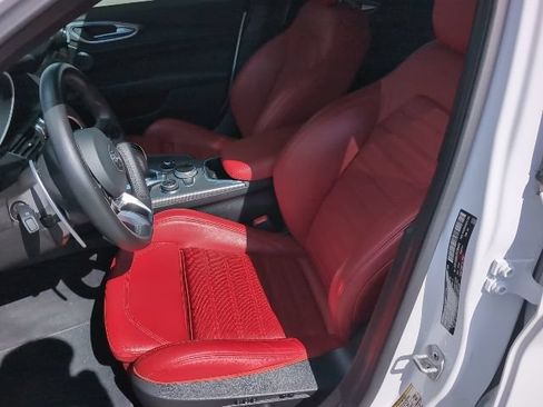 Used 2024 Alfa Romeo Giulia Veloce RWD image 9