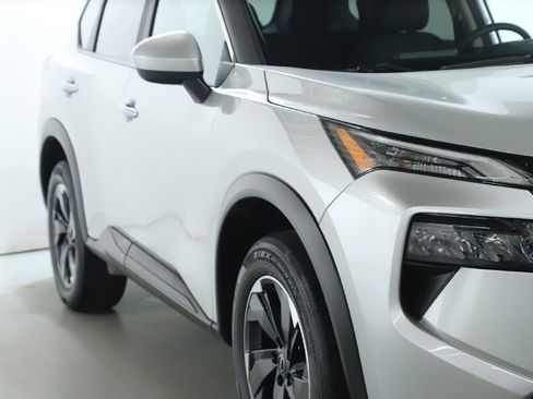 Certified 2024 Nissan Rogue SV image 9