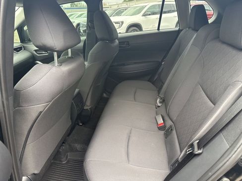 Used 2023 Toyota Corolla Cross LE w/ Moonroof Package image 11