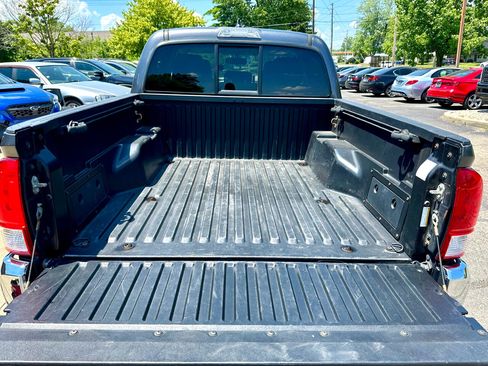 Used 2017 Toyota Tacoma SR5 image 40