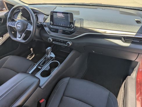 Used 2024 Nissan Altima 2.5 SV FWD image 10
