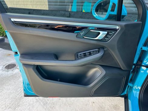 Certified 2020 Porsche Macan AWD/4WD image 17