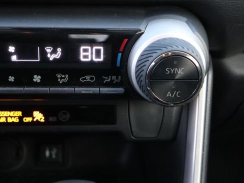 Used 2019 Toyota RAV4 XLE w/ Carpet Mat Package image 27