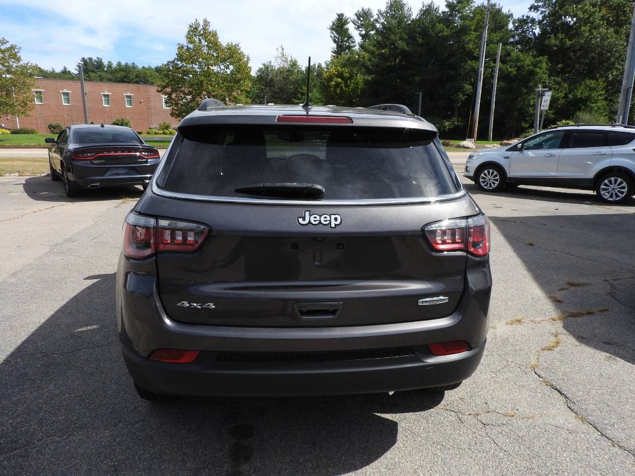 Used 2018 Jeep Compass Latitude w/ Cold Weather Group AWD/4WD image 6