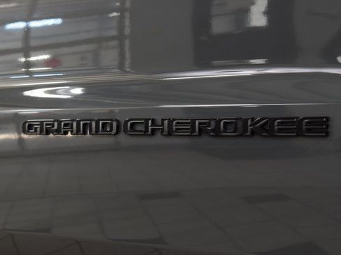 Used 2020 Jeep Grand Cherokee Altitude image 16