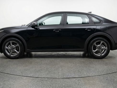 Used 2025 Kia K4 LXS image 5