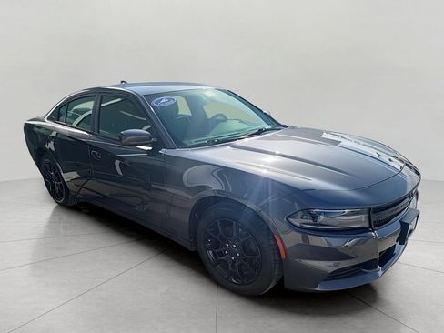 Used 2017 Dodge Charger SXT image 1