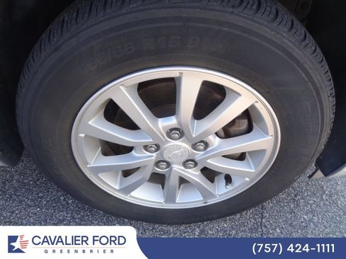 Used 2018 Chevrolet Sonic LT w/ Convenience Package FWD image 11