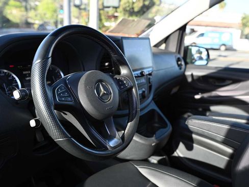 Used 2018 Mercedes-Benz Metris image 26