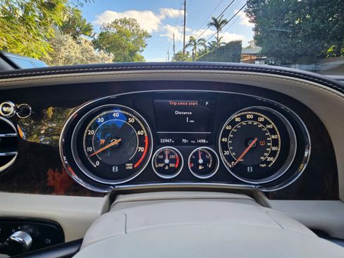 Used 2014 Bentley Continental GT image 8