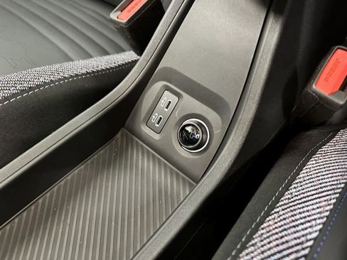 Certified 2025 MINI Cooper 2-Door Hardtop image 24