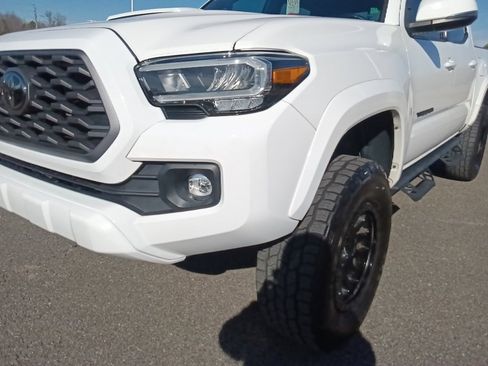 Used 2022 Toyota Tacoma TRD Off-Road image 8