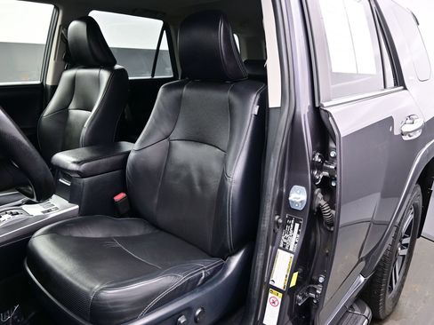 Used 2018 Toyota 4Runner Limited AWD/4WD image 12