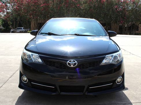Used 2012 Toyota Camry SE FWD image 5