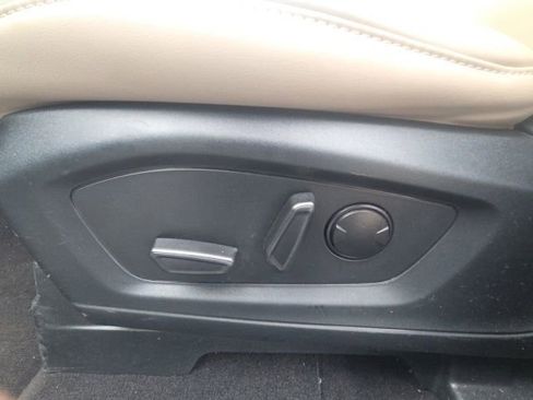 Used 2023 Ford Explorer XLT w/ Equipment Group 202A image 31