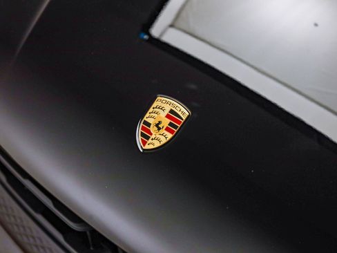 Certified 2025 Porsche Macan image 12