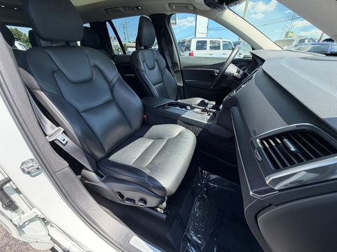 Used 2020 Volvo XC90 T6 Momentum w/ Protection Package AWD/4WD image 16