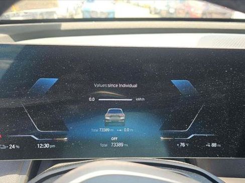 Used 2023 BMW iX xDrive50 w/ Sport Package AWD/4WD image 3