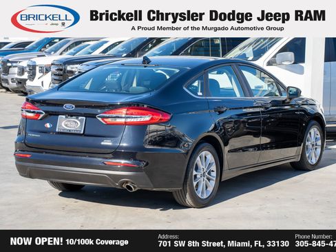 Used 2020 Ford Fusion SE image 5