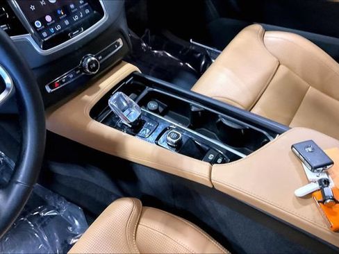 Certified 2025 Volvo XC90 T8 Ultra w/ Protection Package Premier AWD/4WD image 18