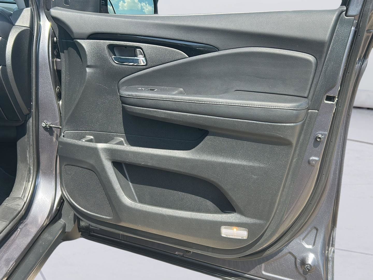 Used 2019 Honda Pilot Elite image 27
