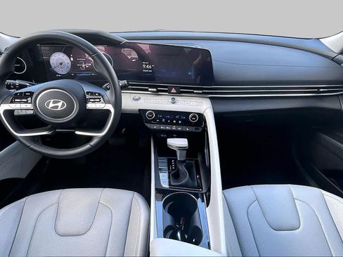 Certified 2025 Hyundai Elantra Limited FWD image 14