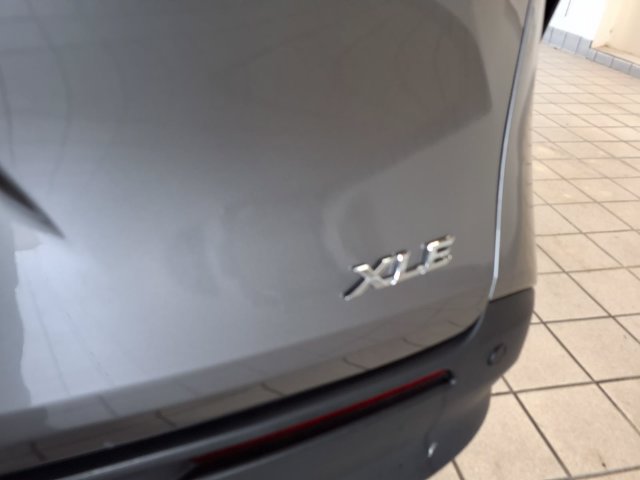 Used 2026 Toyota Sienna XLE FWD image 24
