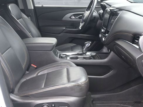 Used 2021 Chevrolet Traverse LT w/ LT Premium Package image 10