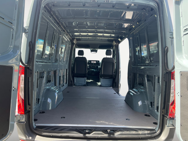 Used 2024 Mercedes-Benz Sprinter 2500 image 12