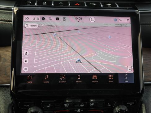 New 2025 Jeep Grand Cherokee Summit w/ Obsidian Package image 18