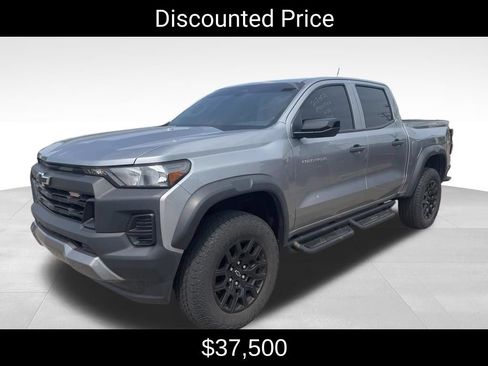 Used 2023 Chevrolet Colorado Trail Boss w/ Advanced Trailering Package AWD/4WD image 3
