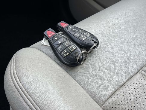 Used 2010 Chrysler Town & Country Touring Plus FWD image 29