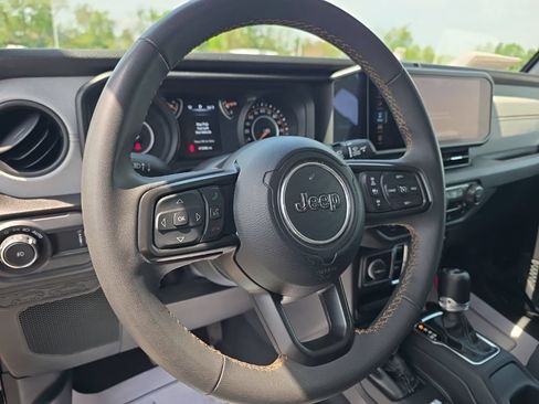 Used 2024 Jeep Wrangler Unlimited Sport AWD/4WD image 9