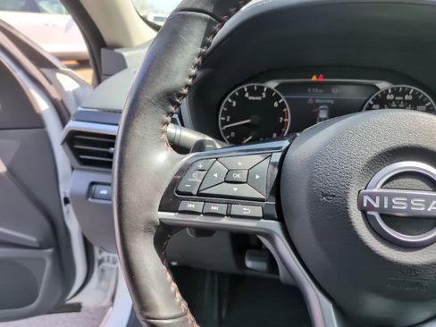 Used 2023 Nissan Altima 2.5 SR w/ SR Premium Package AWD/4WD image 18