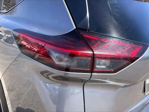 Used 2025 Nissan Rogue SV image 28