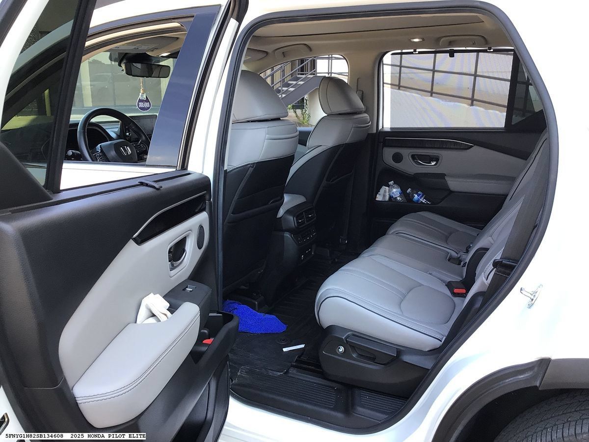 Used 2025 Honda Pilot Elite image 9