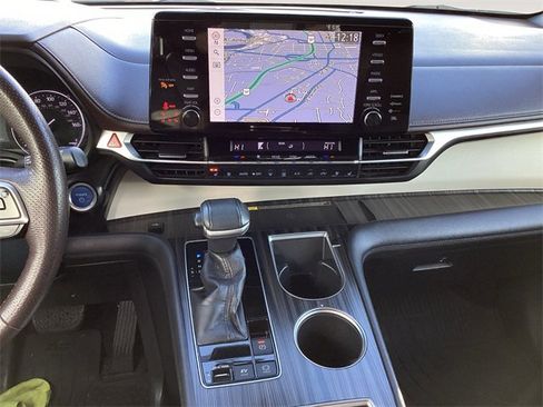 Certified 2021 Toyota Sienna Platinum image 11