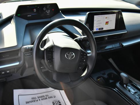 Used 2024 Toyota Prius LE FWD image 14