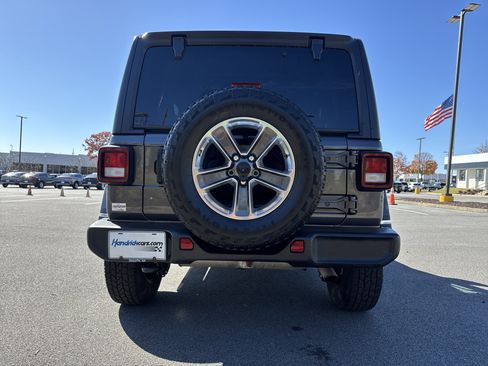 Used 2021 Jeep Wrangler Unlimited Sahara image 9