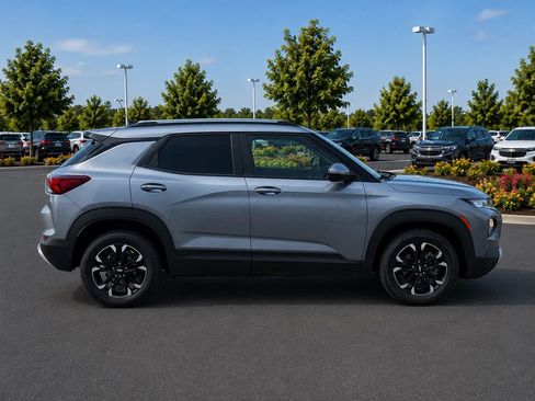 Used 2022 Chevrolet TrailBlazer LT w/ Convenience Package FWD image 6