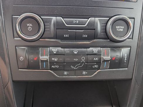 Used 2018 Ford Explorer XLT w/ Equipment Group 202A AWD/4WD image 18