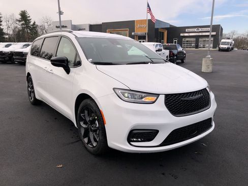 New 2026 Chrysler Pacifica Select image 15