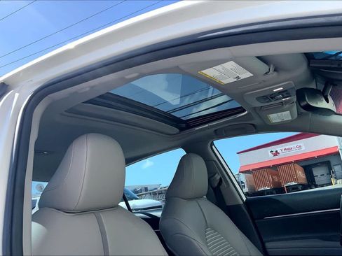 Used 2020 Toyota Camry SE w/ Sunroof Package FWD image 30