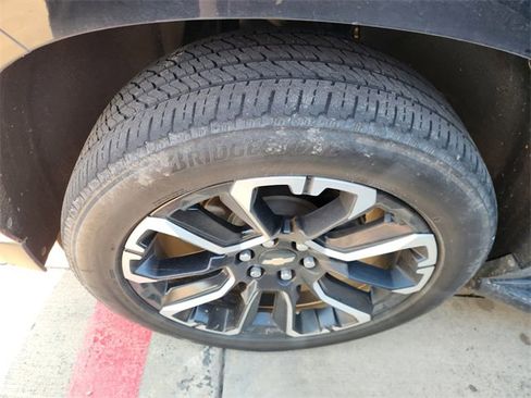 Used 2021 Chevrolet Suburban High Country RWD image 8