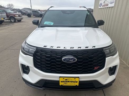 Used 2025 Ford Explorer ST AWD/4WD image 3