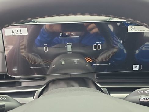 New 2027 Kia Carnival FWD image 32