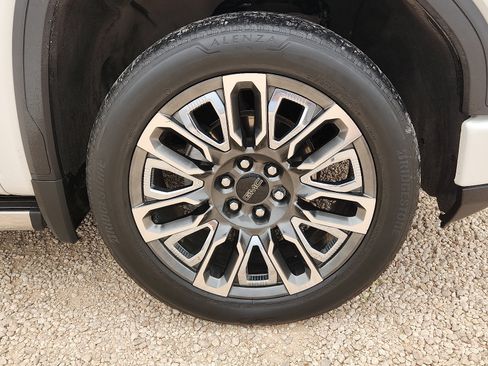 Used 2023 GMC Sierra 1500 Denali Ultimate AWD/4WD image 7